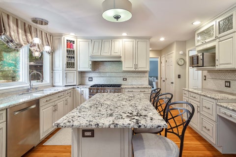 Tiny photo for 419 W Sheridan Place, Lake Bluff, IL 60044 (MLS # 12681542)