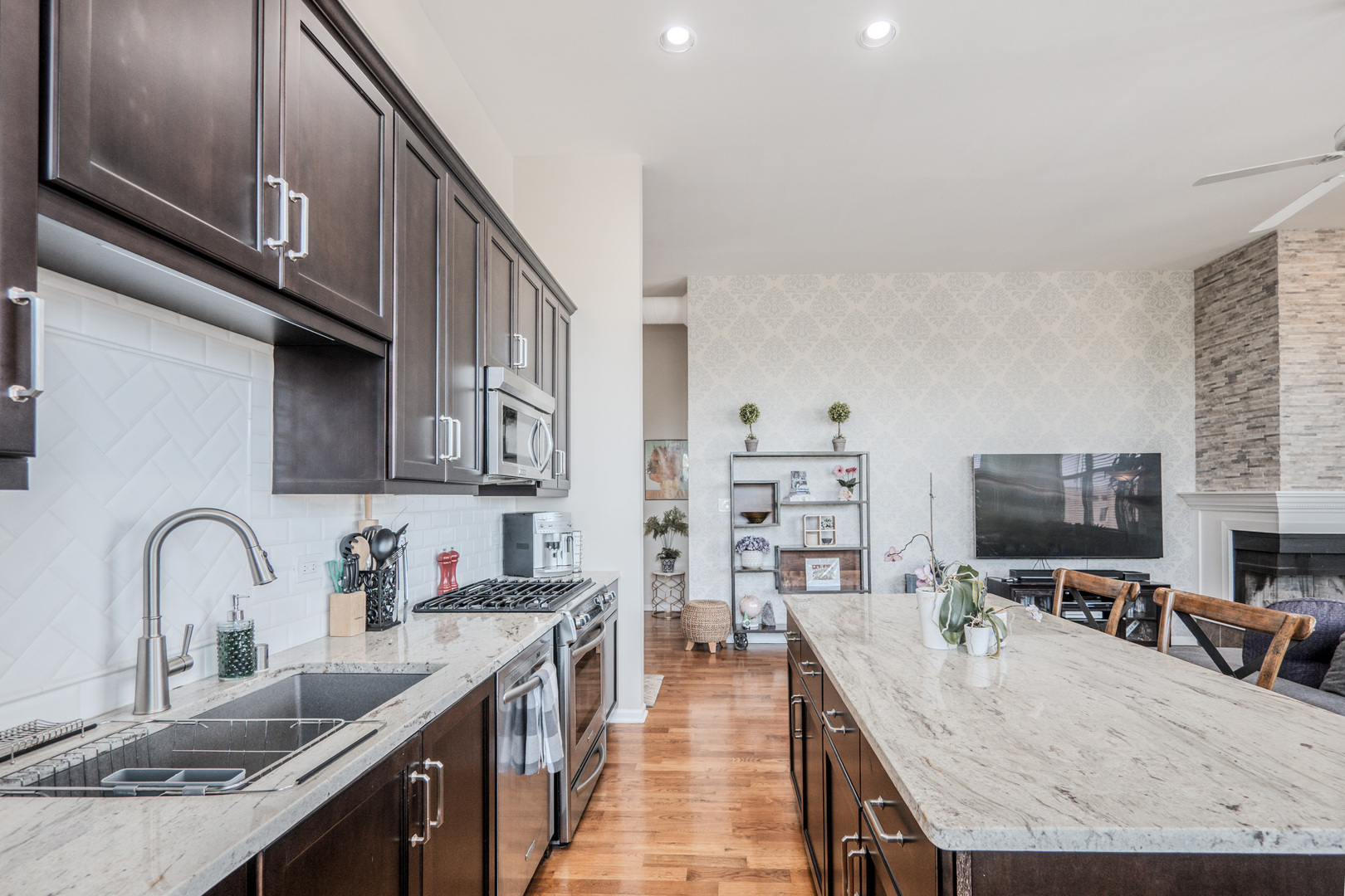 2512 N BOSWORTH Avenue 403