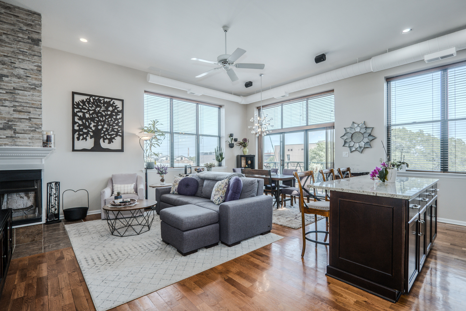 2512 N BOSWORTH Avenue 403