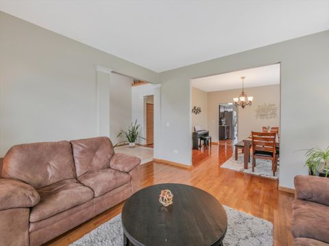 Tiny photo for 402 S Palmer Drive, Bolingbrook, IL 60490 (MLS # 12466432)