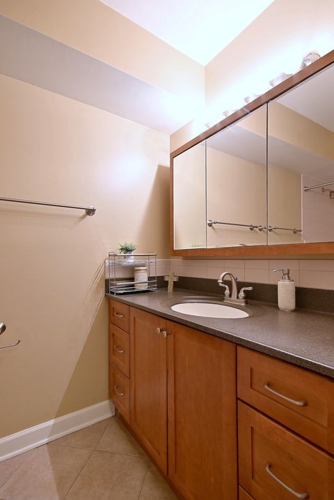 Tiny photo for 1880 Bonnie Lane #112, Hoffman Estates, IL 60169 (MLS # 12595356)