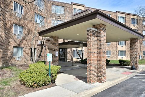 Tiny photo for 1880 Bonnie Lane #112, Hoffman Estates, IL 60169 (MLS # 12595356)