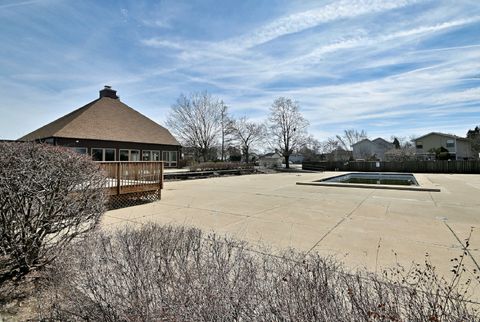 Tiny photo for 1880 Bonnie Lane #112, Hoffman Estates, IL 60169 (MLS # 12595356)