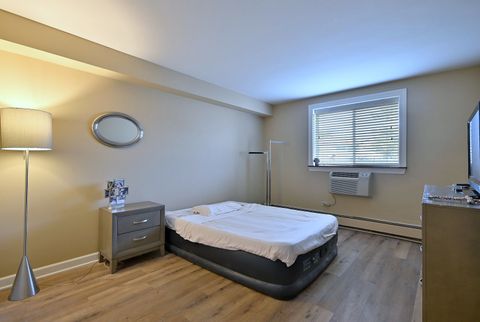 Tiny photo for 1880 Bonnie Lane #112, Hoffman Estates, IL 60169 (MLS # 12595356)