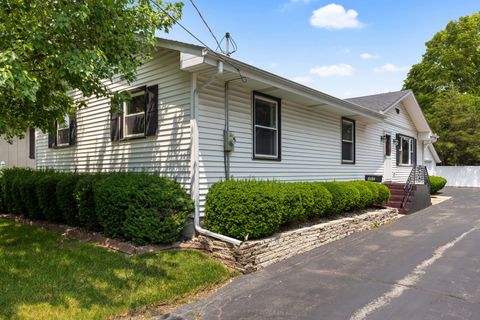 Single Family Residence in Loves Park IL 302 MERRILL Avenue.jpg