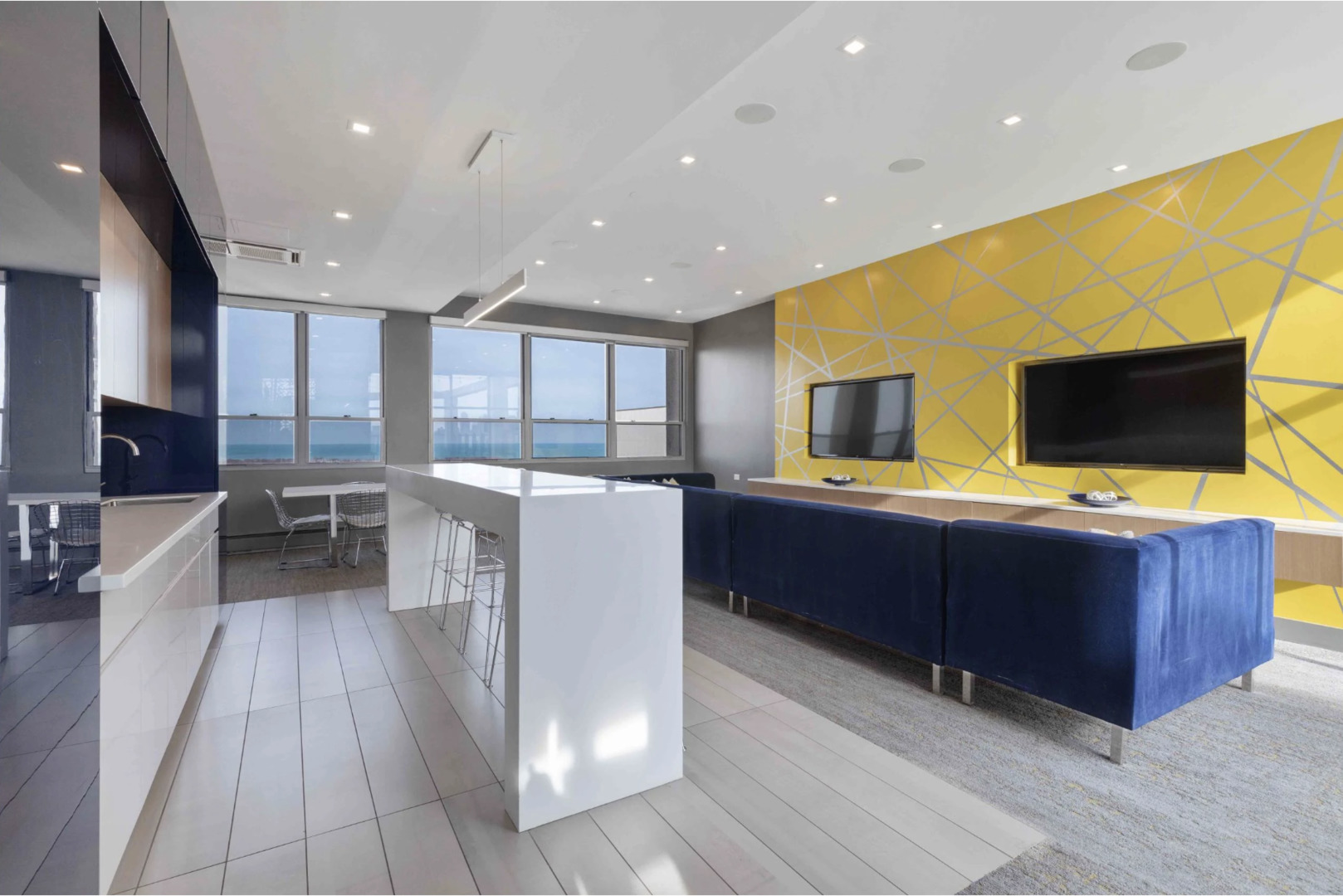 420 W Belmont Avenue 09A-R