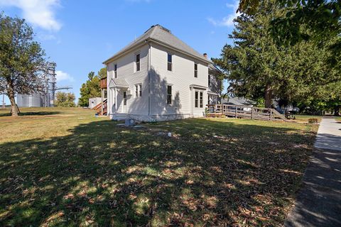 205 E Jeffery Street Cullom IL 60929