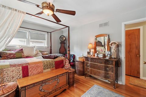 Tiny photo for 10 Glen Street, Grayslake, IL 60030 (MLS # 12484330)