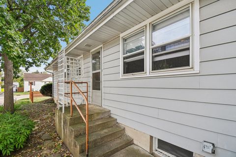 Tiny photo for 10 Glen Street, Grayslake, IL 60030 (MLS # 12484330)