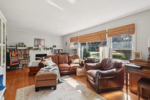 Tiny photo for 10 Glen Street, Grayslake, IL 60030 (MLS # 12484330)