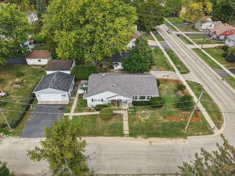 Tiny photo for 10 Glen Street, Grayslake, IL 60030 (MLS # 12484330)