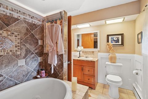 Tiny photo for 10 Glen Street, Grayslake, IL 60030 (MLS # 12484330)