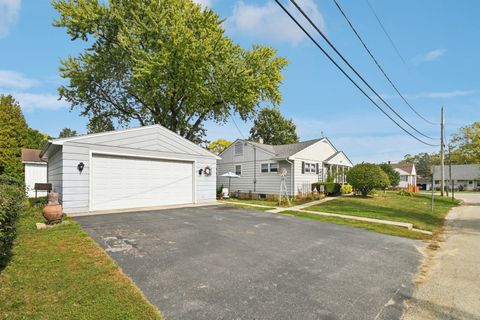 Tiny photo for 10 Glen Street, Grayslake, IL 60030 (MLS # 12484330)