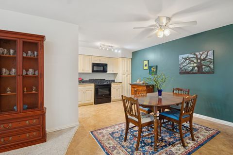 Tiny photo for 820 E Old Willow Road #214, Prospect Heights, IL 60070 (MLS # 12480632)