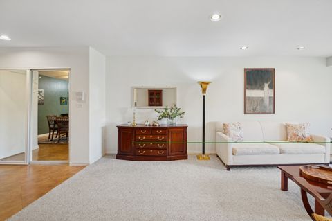 Tiny photo for 820 E Old Willow Road #214, Prospect Heights, IL 60070 (MLS # 12480632)