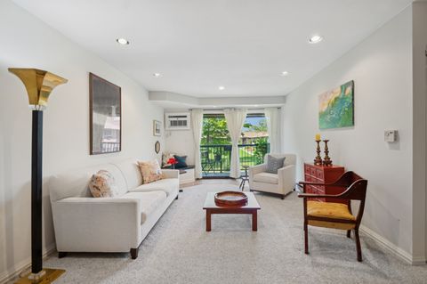 Tiny photo for 820 E Old Willow Road #214, Prospect Heights, IL 60070 (MLS # 12480632)
