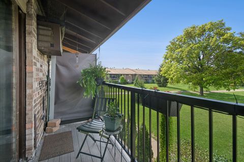 Tiny photo for 820 E Old Willow Road #214, Prospect Heights, IL 60070 (MLS # 12480632)