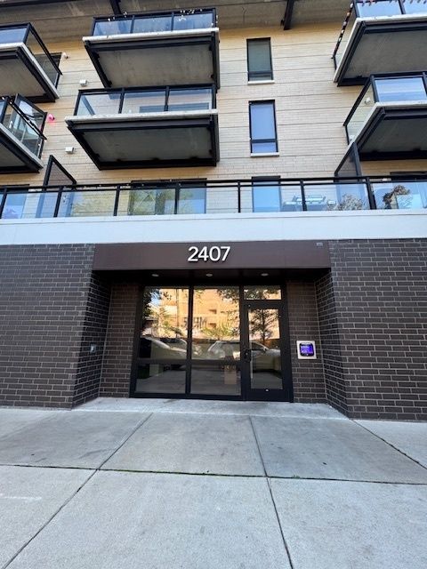 2407 W Eastwood Avenue 305 Chicago IL 60625