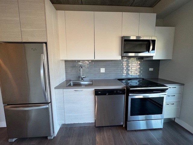2407 W Eastwood Avenue 305