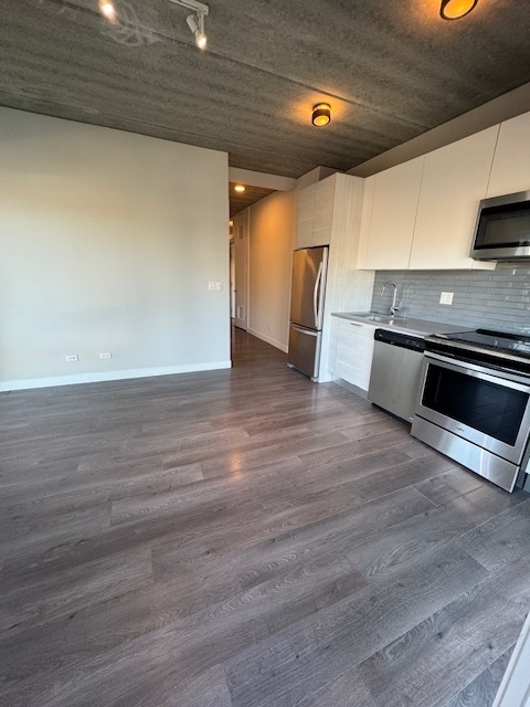 2407 W Eastwood Avenue 305