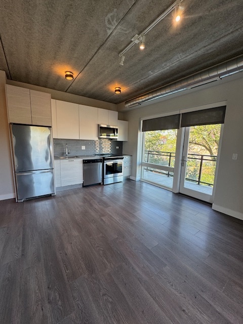 2407 W Eastwood Avenue 305