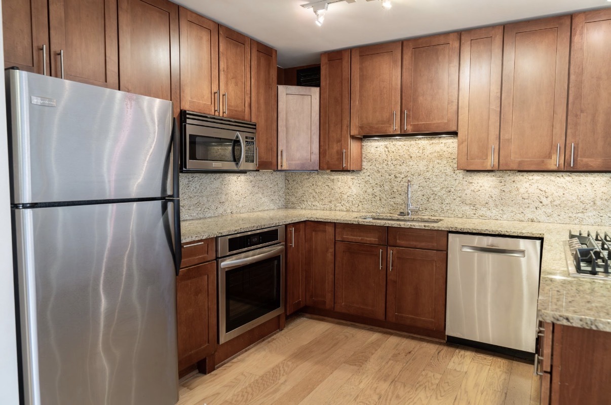 850 N Dewitt Place 10G