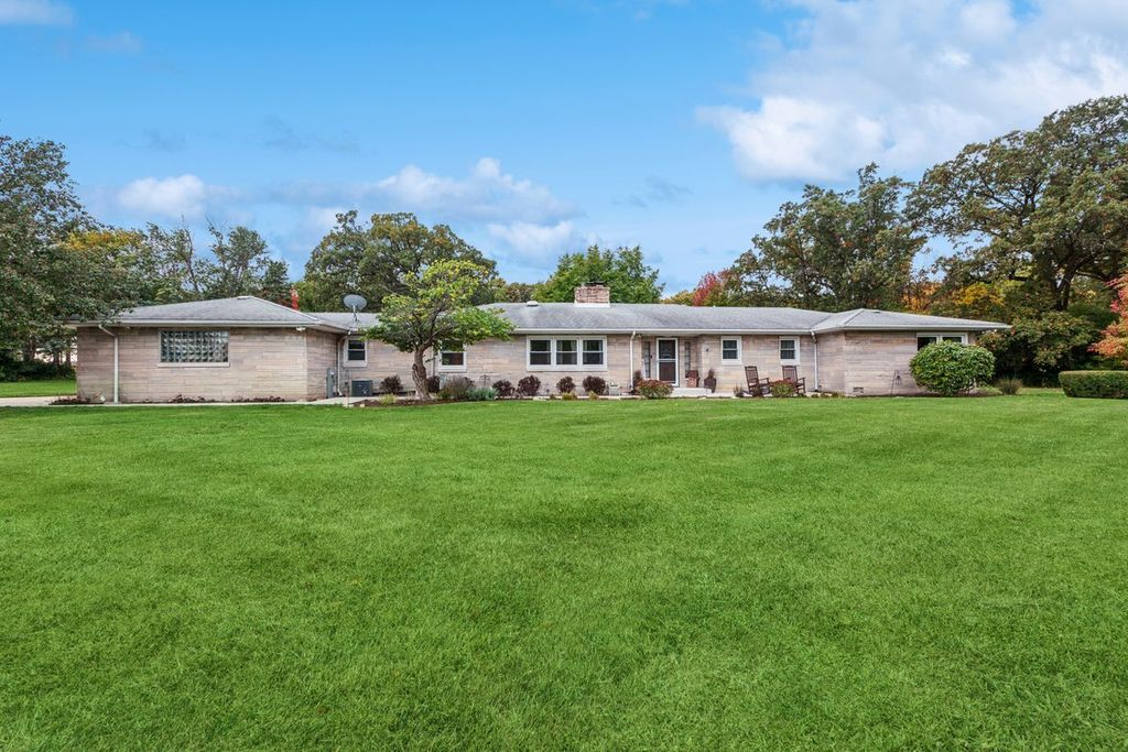 Photo for 14530 FOREST Lane, Lockport, IL 60441 (MLS # 12499054)