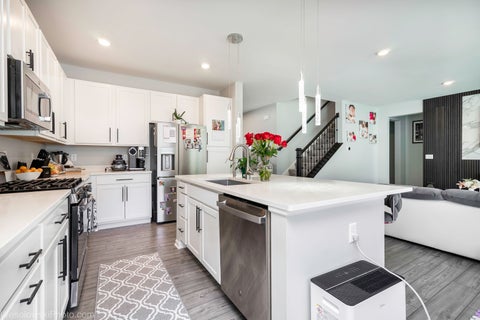 Tiny photo for 321 S Pointe Avenue, South Elgin, IL 60177 (MLS # 12736038)