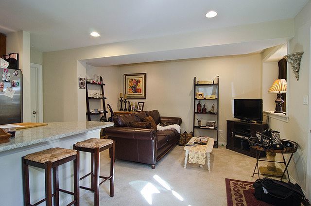2335 W Iowa Street 1G