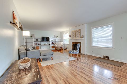 Tiny photo for 213 N Emerson Street, Mount Prospect, IL 60056 (MLS # 12662078)