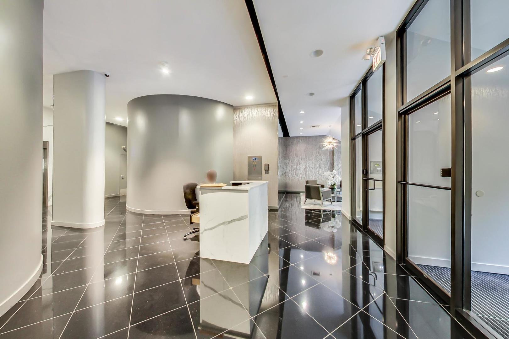 1430 N Astor Street 14A