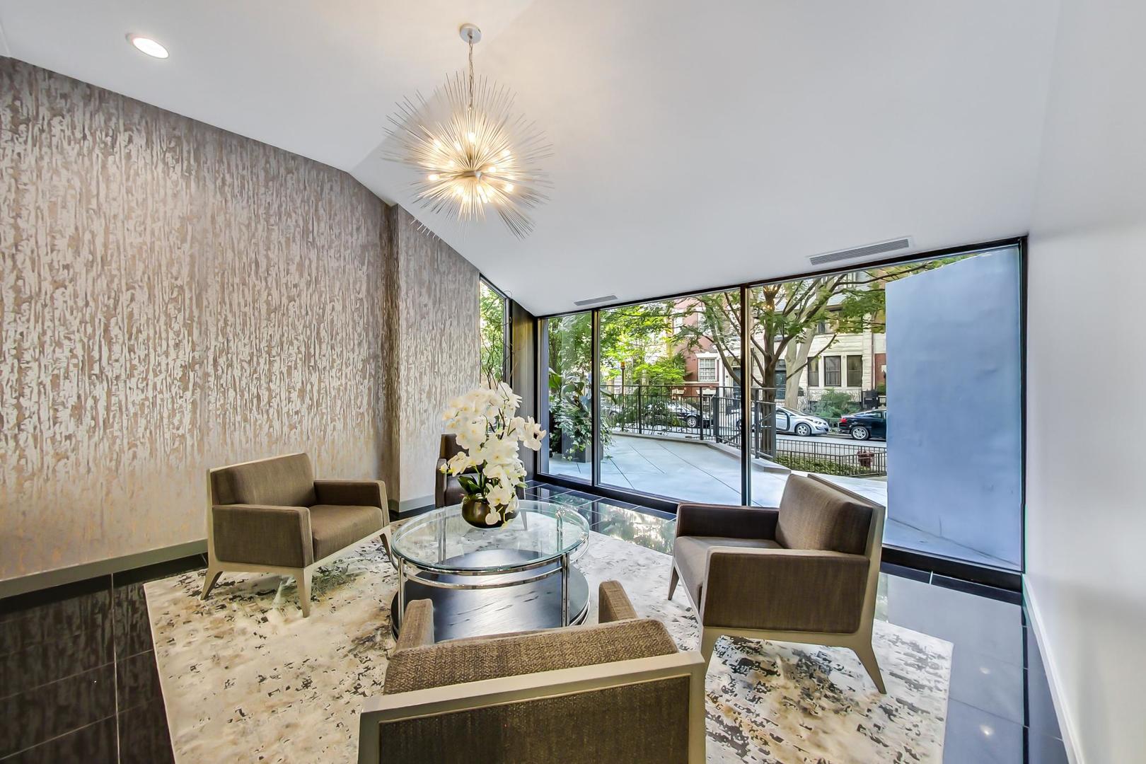 1430 N Astor Street 14A