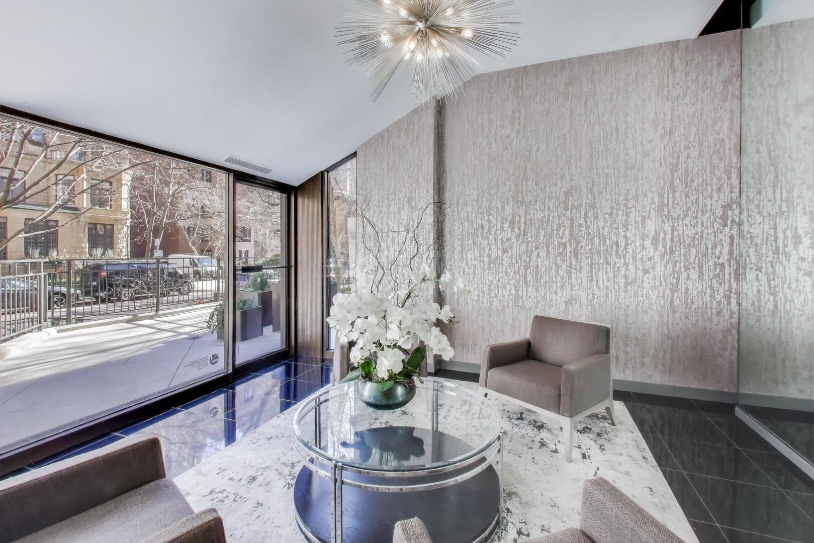 1430 N Astor Street 14A