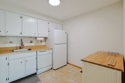 Tiny photo for 638 NAPLES Court #638, Glenview, IL 60025 (MLS # 12597378)