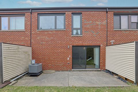 Tiny photo for 638 NAPLES Court #638, Glenview, IL 60025 (MLS # 12597378)