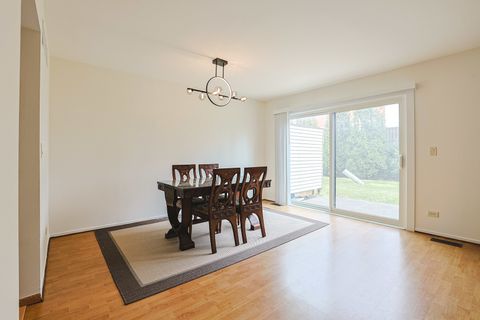 Tiny photo for 638 NAPLES Court #638, Glenview, IL 60025 (MLS # 12597378)