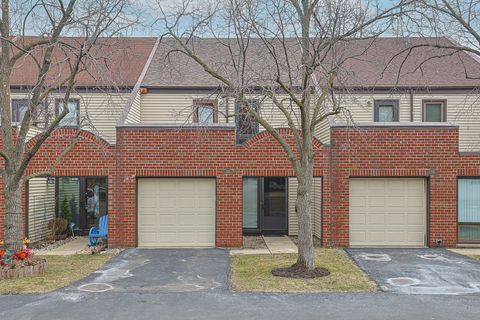 Photo of 638 NAPLES Court #638, Glenview, IL 60025 (MLS # 12597378)