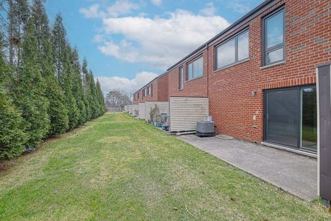 Tiny photo for 638 NAPLES Court #638, Glenview, IL 60025 (MLS # 12597378)