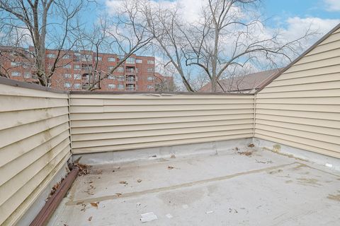 Tiny photo for 638 NAPLES Court #638, Glenview, IL 60025 (MLS # 12597378)