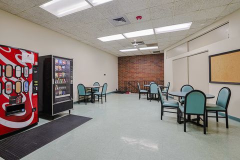 Tiny photo for 638 NAPLES Court #638, Glenview, IL 60025 (MLS # 12597378)