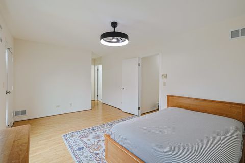 Tiny photo for 638 NAPLES Court #638, Glenview, IL 60025 (MLS # 12597378)