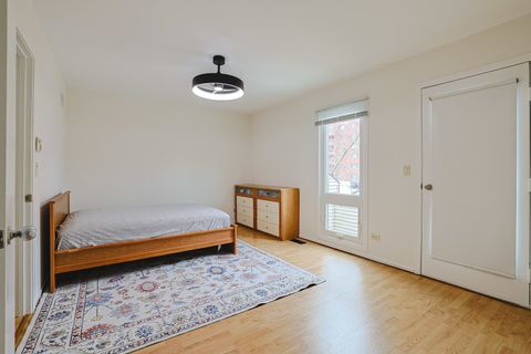 Tiny photo for 638 NAPLES Court #638, Glenview, IL 60025 (MLS # 12597378)