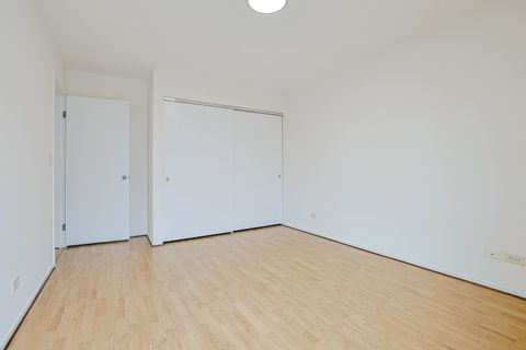 Tiny photo for 638 NAPLES Court #638, Glenview, IL 60025 (MLS # 12597378)