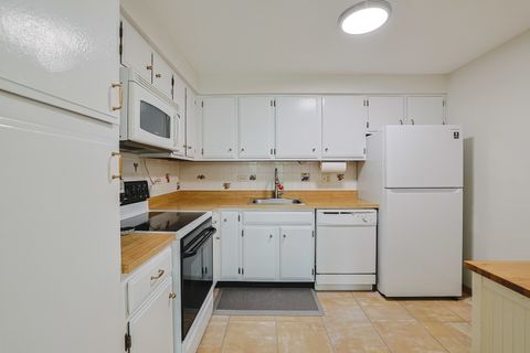 Tiny photo for 638 NAPLES Court #638, Glenview, IL 60025 (MLS # 12597378)