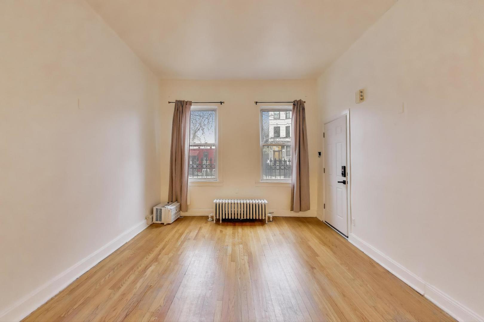 902 S Claremont Avenue 1