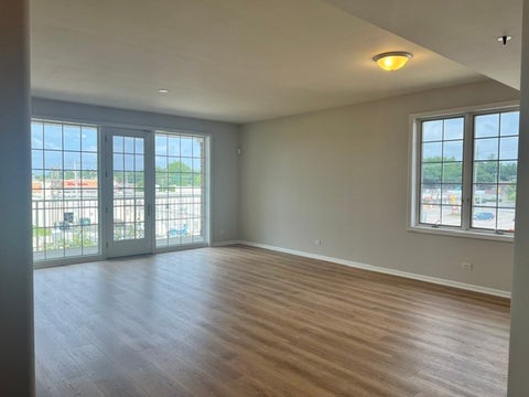 Tiny photo for 541 N Hough Street #305, Barrington, IL 60010 (MLS # 12743458)