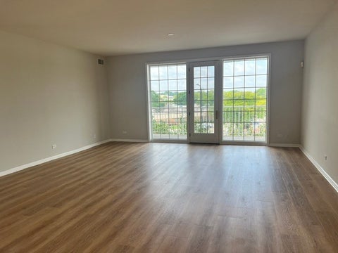 Tiny photo for 541 N Hough Street #305, Barrington, IL 60010 (MLS # 12743458)