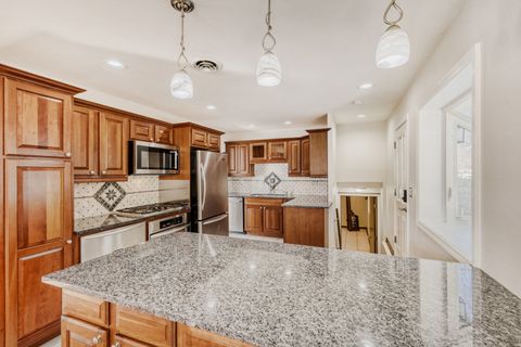 Tiny photo for 204 W Clarendon Street, Arlington Heights, IL 60004 (MLS # 12592213)