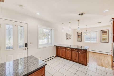 Tiny photo for 204 W Clarendon Street, Arlington Heights, IL 60004 (MLS # 12592213)