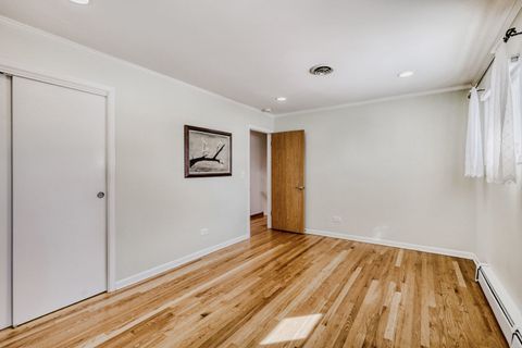 Tiny photo for 204 W Clarendon Street, Arlington Heights, IL 60004 (MLS # 12592213)